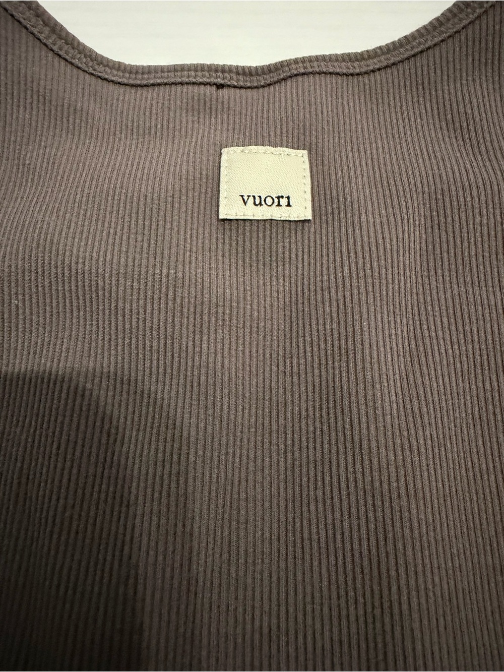 Vuori Matching Activewear Set - Medium Pose Plyo Tank & Small Dash Short 2.0 - Picture 7 of 8